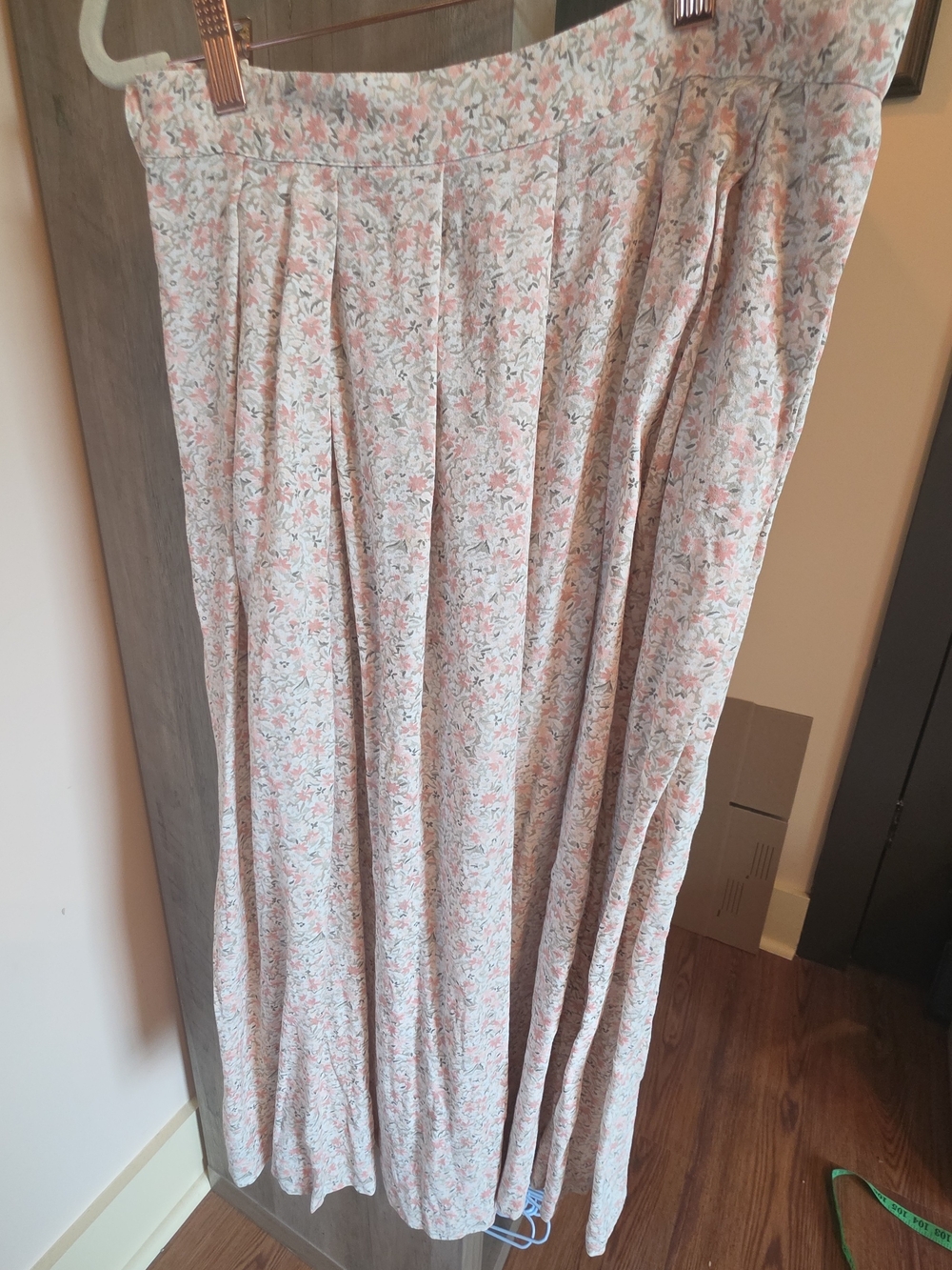 Liz Claiborne Pastel Floral Midi Skirt - Pink and White